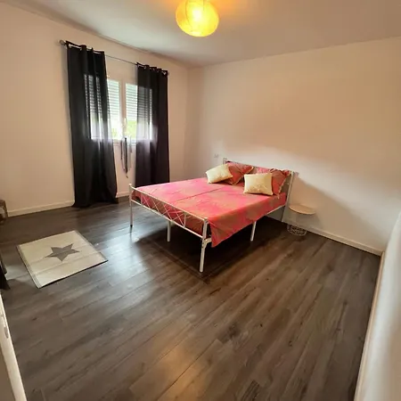 T2 En Bas De Avec Jardin Apartman *