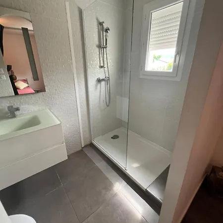 Apartment T2 En Bas De Avec Jardin *