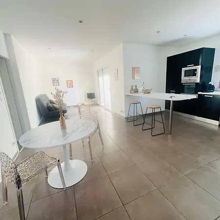 Appartement T2 En Bas De Avec Jardin